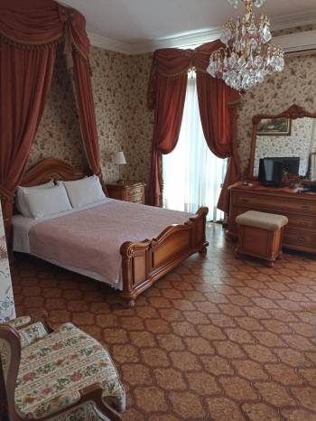 Villa with Garden View4